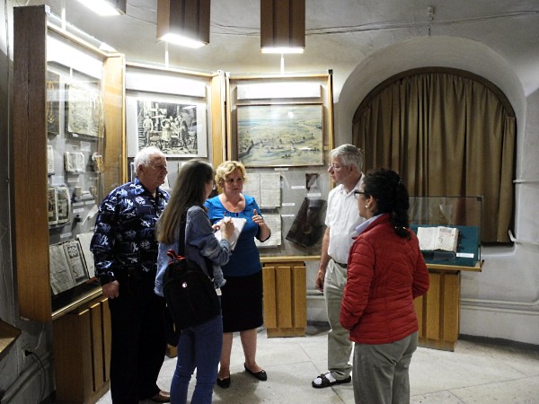 Пан Ніл Вокер разом з дружиною пані Габріелою відвідали Музей книги та друкарства